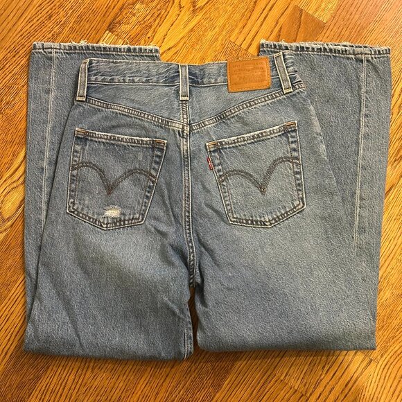 ⭐️Levi's Ribcage Straight Ankle Distressed Jean⭐️ - Picture 1 of 7